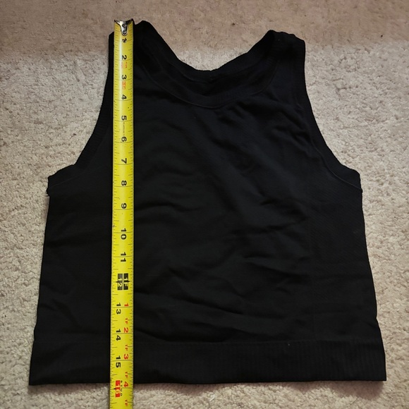 Old navy athletic cropped tank - Picture 4 of 5
